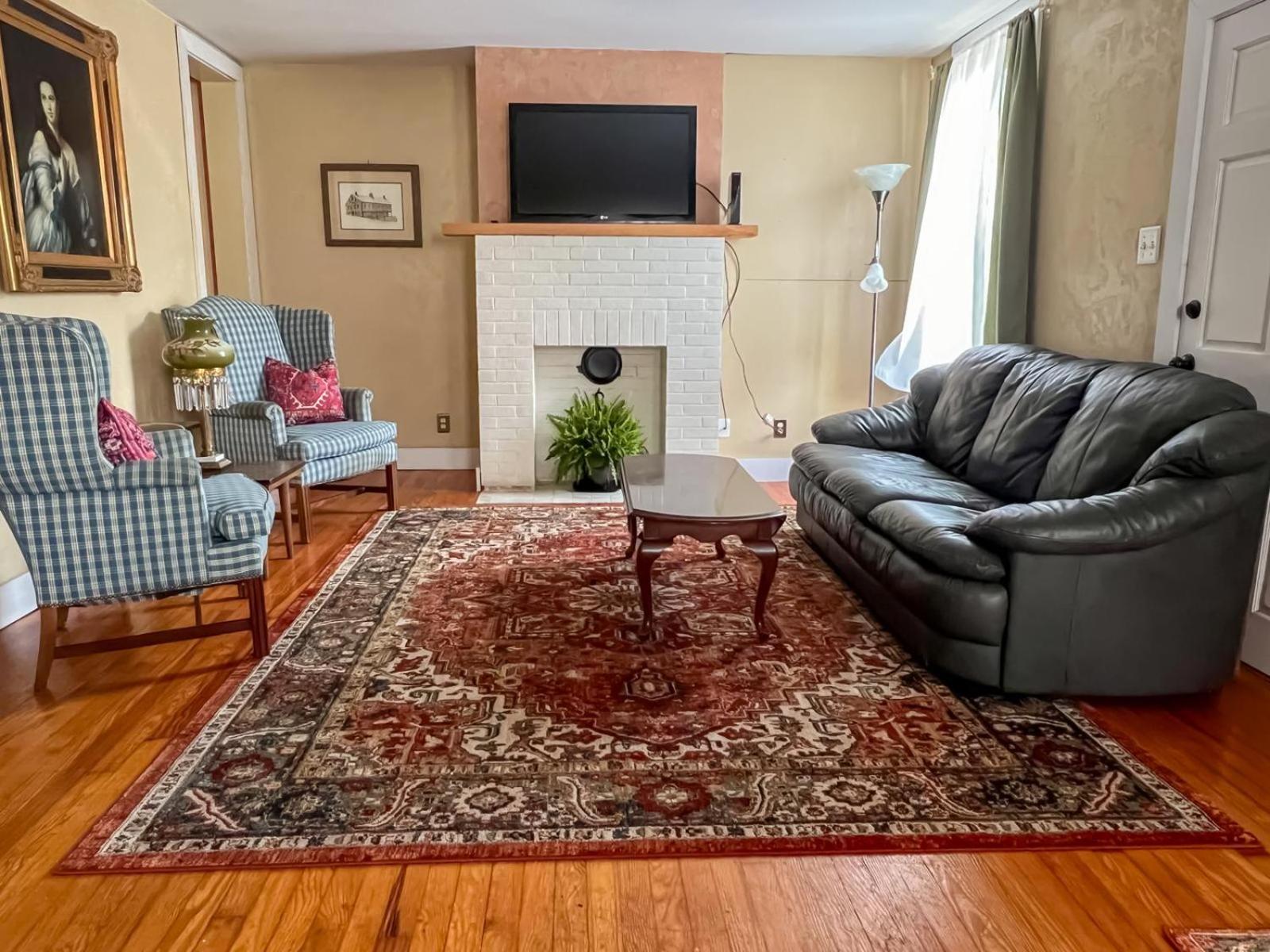 Historic Downtown Gem Holiday home